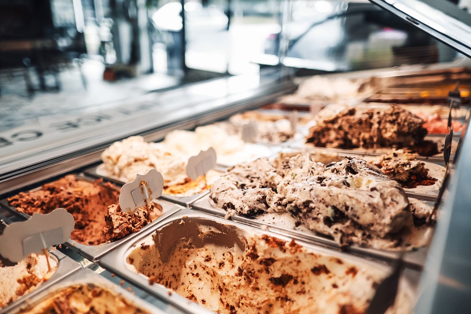 Small-batch scoops in the Be Free Café case